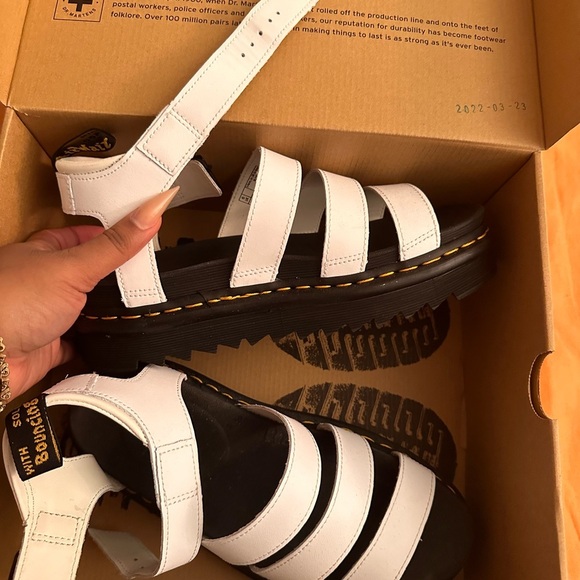 BLAIRE HYDRO LEATHER STRAP SANDALS - Picture 5 of 8